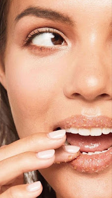 Makeup Tips for Fuller Lips