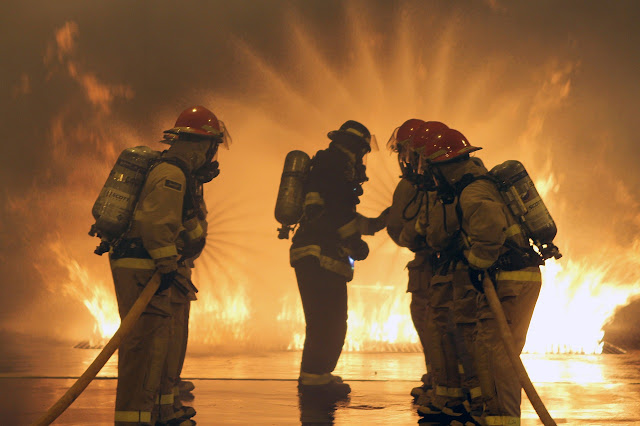 Full surface storage tank firefighting strategies