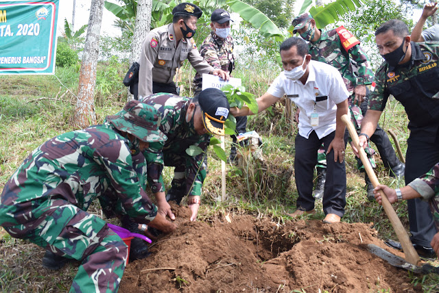 KodimKaranganyar - Kodim 0727 Karanganyar Tanam 1000 Pohon