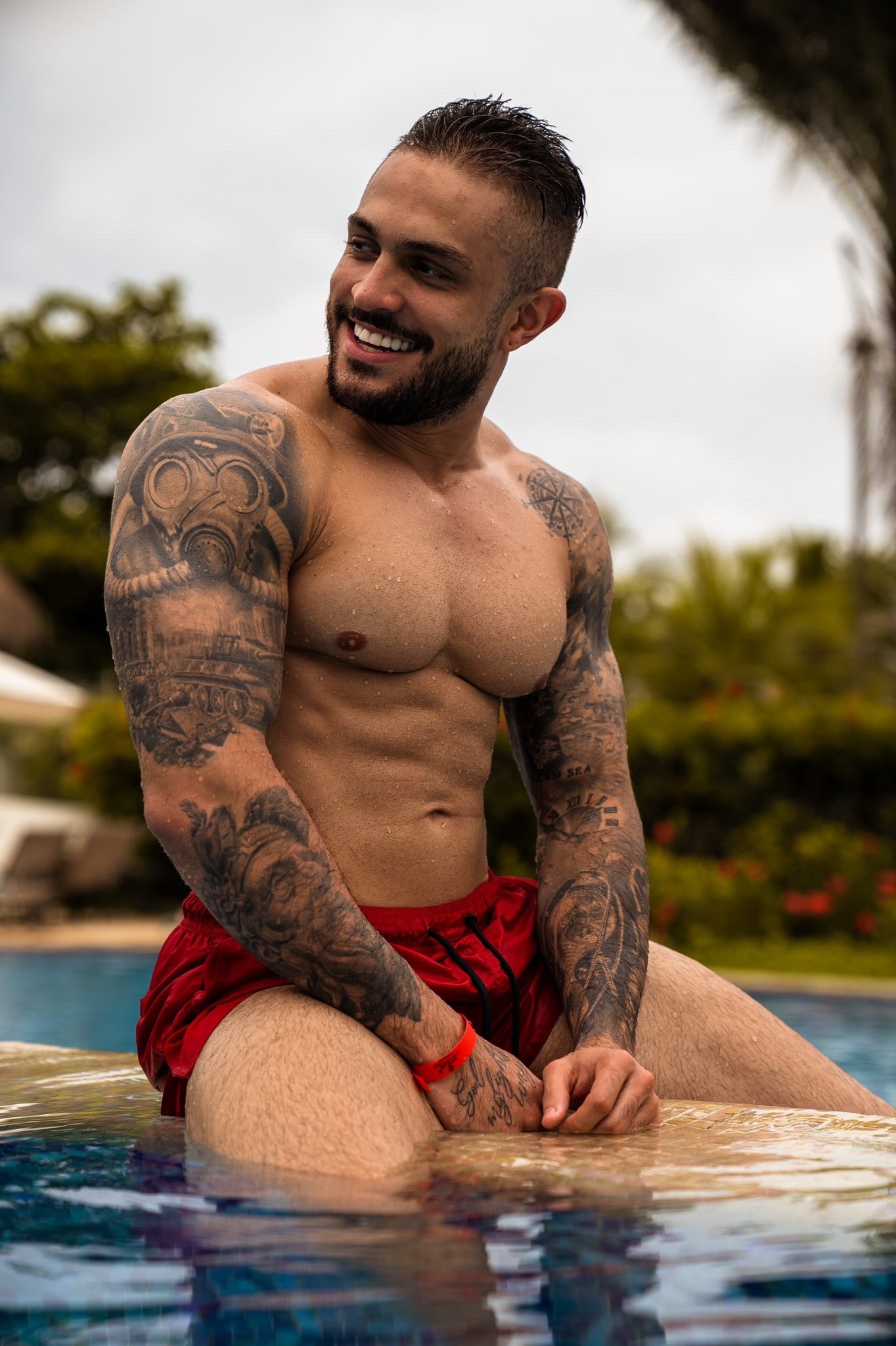 strong-sexy-man-smile-big-pecs-shirtless-wet-body-tattoo-pool