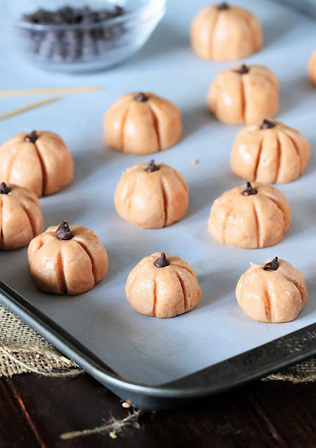  are just plain fun to make and sure make for one cute  Easy Peanut Butter Pumpkins