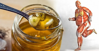8 πράγματα που θα συμβούν στο σώμα σας αν τρώτε μέλι κάθε μέρα