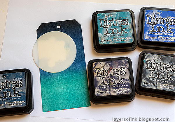 Layers of ink - Dinosaur and Moon Tag Tutorial by Anna-Karin Evaldsson.