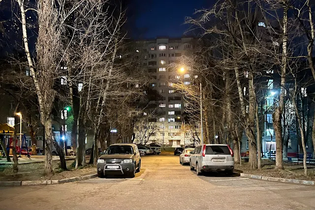 Большая Черёмушкинская улица, дворы