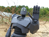 Mondo's Iron Giant Deluxe Action Figure Giant Robot Toy