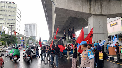 Aliansi KERAMAT : Seret Presiden Jokowi Dari Istana 