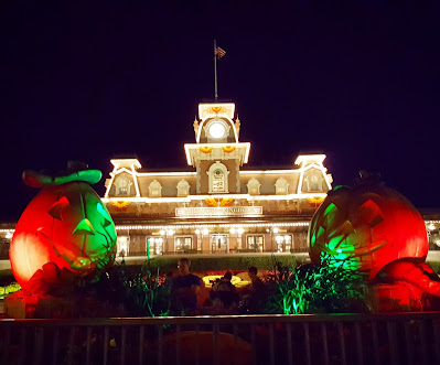 Magic Kingdom entrance pumpkins