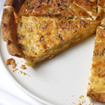 Quiche à la courgette, au saumon fumé et à la mimolette