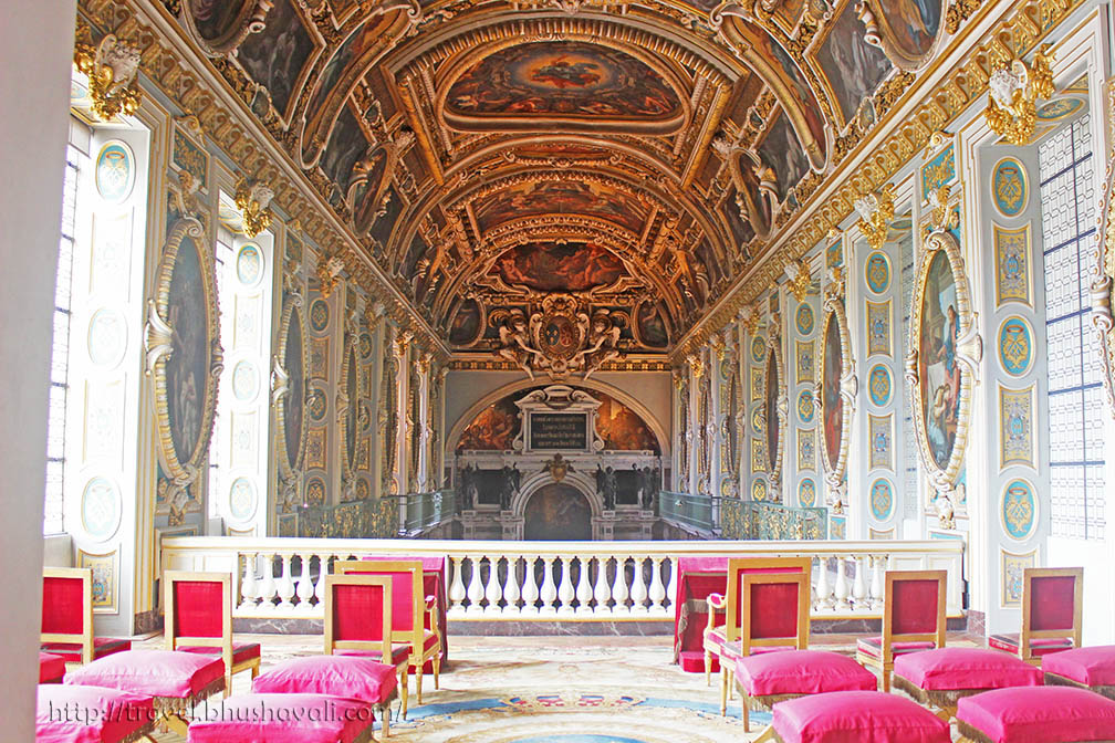 Le petit train du chateau de Fontainebleau - English