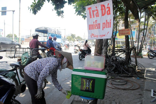 Thùng trà đá bị tịch thu và câu chuyện về tấm lòng