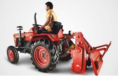 mahindra-yuvraj-215 chota tractor