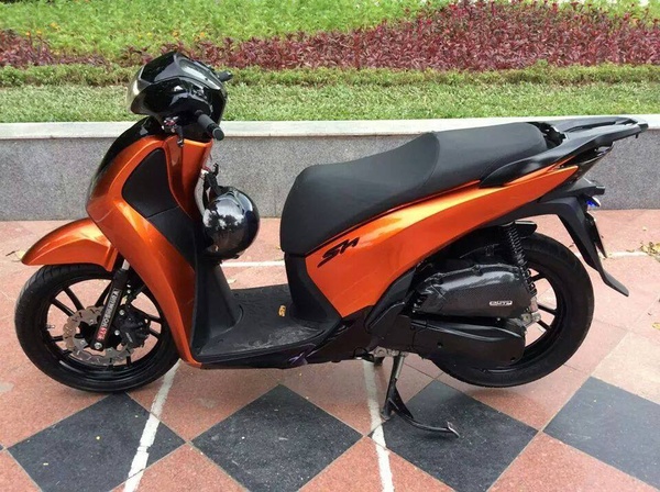 Sơn xe Honda Sh màu cam đen bóng bẩy, cực đẹp