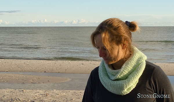 Awas-sweet-eternity-scarf-on-the-beach