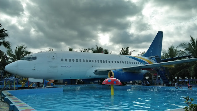 Pesawat Garuda Boeing 737 Pantai Suwuk