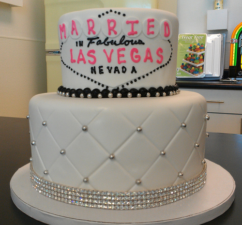 cakes cupcakes o the week quilted fondant married in las vegas cake