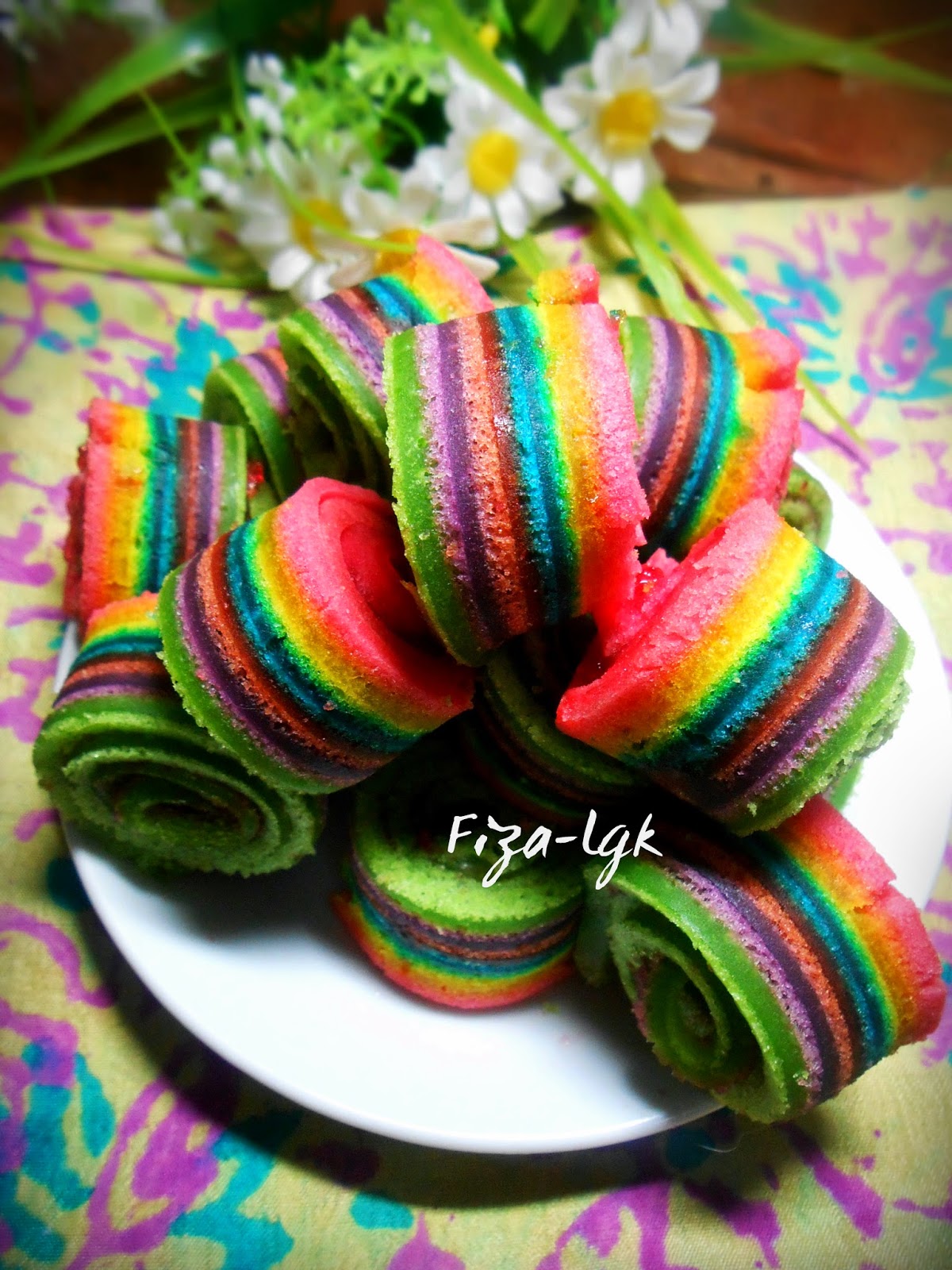 MINI RAINBOW CAKE ROLL - KUKUS  FIZA'S COOKING