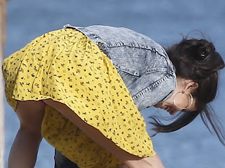 Selena Gomez upskirt candids in Malibu beach 18xUHQ