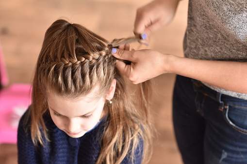 girl's hairstyle