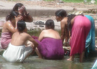 Desi Wet Girls Aunty Nude Bathing Photo