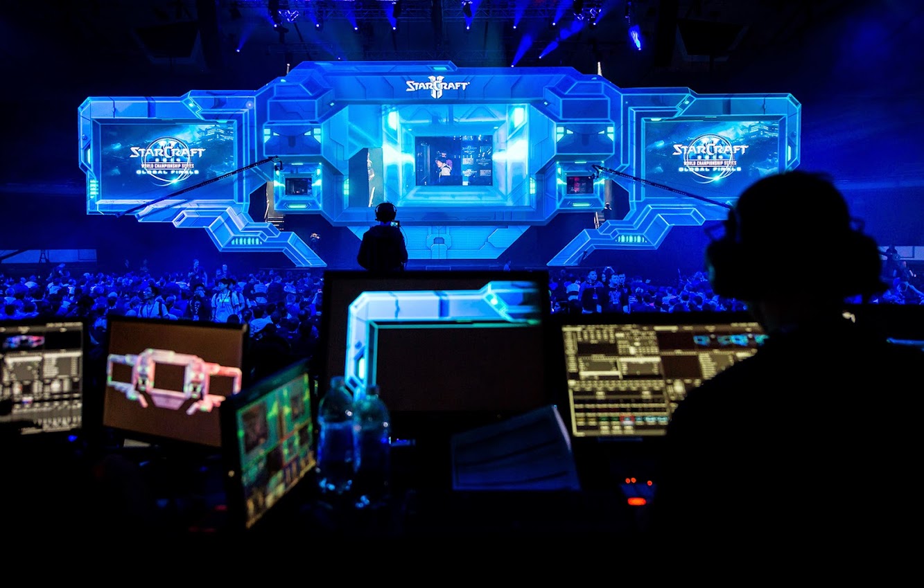 V Squared Labs Awes With Groundbreaking StarCraft II Projection Mapped Stage for the World Champion Series at BlizzCon 2014