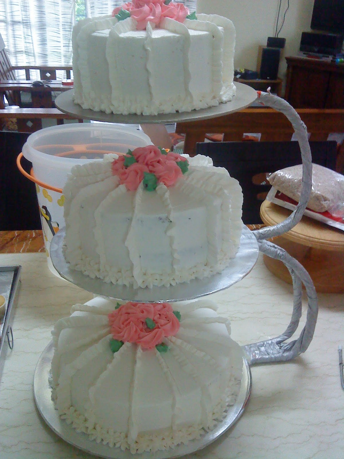 Simple wedding cake to Bkt