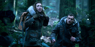 Lost in Space (Netflix) Molly Parker and Toby Stephens Image 3