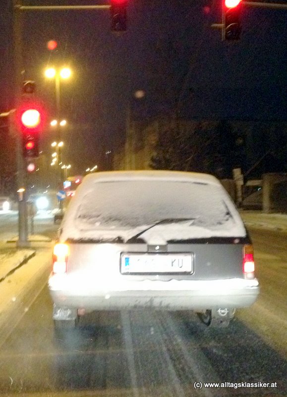 opel rekord e1 caravan als winterrodel im schneetreiben letzten samstag in