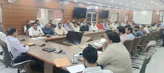 जौनपुर: डीएम की अध्यक्षता में सड़क सुरक्षा समिति की हुई बैठक  | #NayaSaveraNetwork