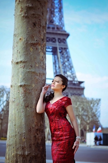 Gambar Neelofa Di Paris Yang Cantik Dan Menawan