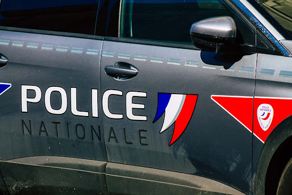 [TOP INFO] - Paris : Un homme armé d'un couteau neutralisé par balles par la police lors d'une expulsion