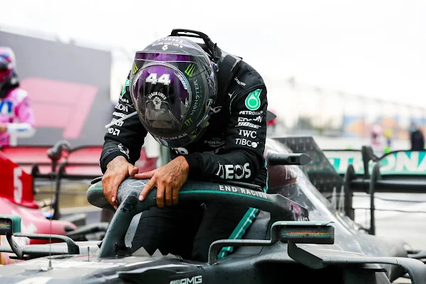 Lewis Hamilton é hepta-campeão mundial de Fórmula 1