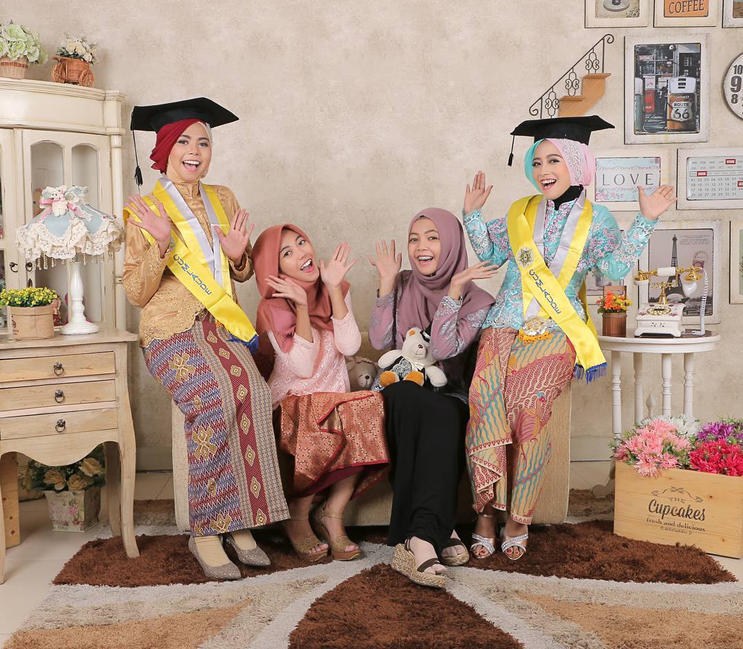 Contoh Gambar Kebaya Wisuda