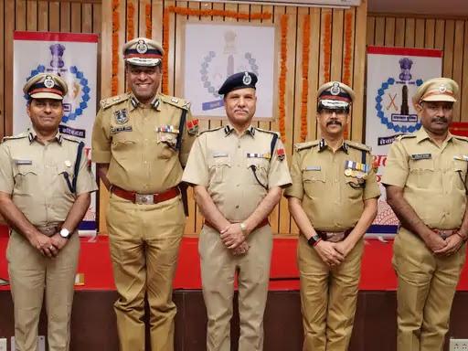 DGP ने IPS डीसी जैन, बीजू जॉर्ज जोसफ, कालूराम रावत और शंकरदत्त शर्मा को डीजीपी डिस्क और प्रशस्ति रोल से नवाज़ा 