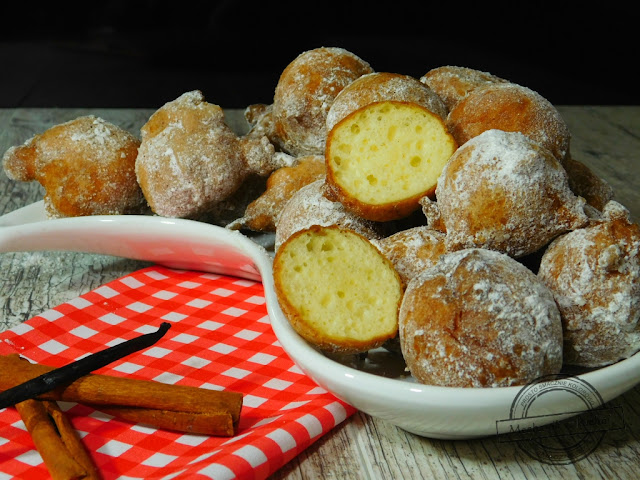 Tłusty czwartek mini pączki  z serkiem homogenizowanym  serowe  drożdżowe przepis na mini pączki z dziurką  bez drozdzy mini pączki z serem  w 15 minut przepis kalorie alternatywa  do pączków chrusty Fat Thursday mini donuts with cottage cheese cheese yeast recipe for mini donuts with a hole without yeast mini donuts with cheese 15 minutes recipe calories alternative to donuts 