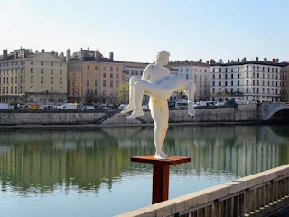 Iconic Photos of France: The Weight of Oneself in Lyon