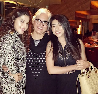 Mehreen Pirzada with Cute and Lovely Smile with her Mother