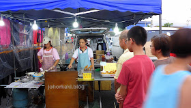 Pasar-Malam-Hae-Piah-Ji-Fried-Prawn-Fritter