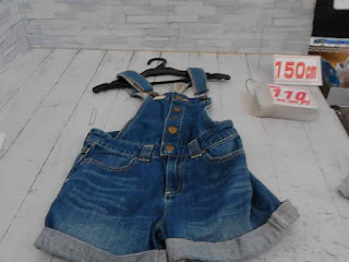 中古品　子供服　１５０㎝　デニムサロペット　１１０円