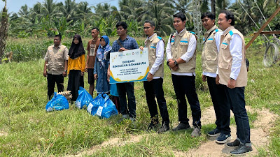 YBM PLN UP2B Sumbagteng dan DD Singgalang Bantu Warga Terdampak Banjir di Padang Pariaman