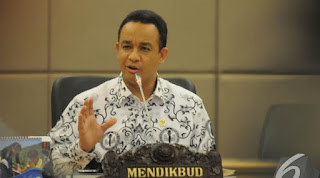 https://soalsiswa.blogspot.com - Presiden Joko Widodo (Jokowi) resmi menunjuk Muhajir Effendi menjadi Menteri Pendidikan dan Kebudayaan menggantikan Anies Baswedan. Anies dicopot dari kabinet kerja lantaran tak melakukan gebrakan yang cepat selama menjabat sebagai Mendikbud.