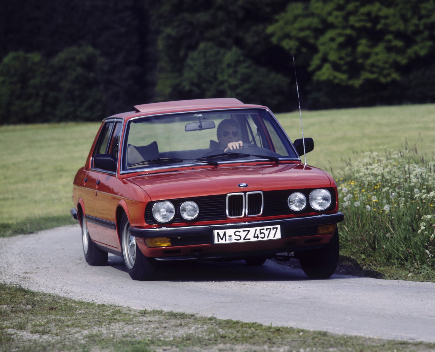 Sejarah BMW Seri 5 Dari Generasi Pertama Sampai Generasi Terakhir