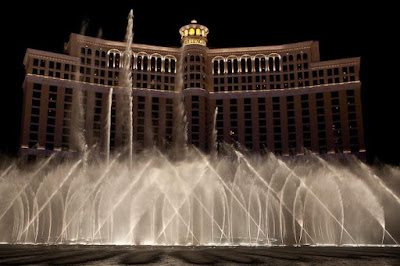 The Bellagio Casino Fountain Show Seen On www.coolpicturegallery.net