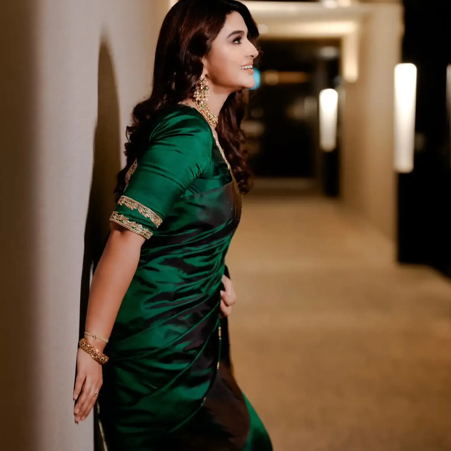 Sneha Prasanna in an elegant traditional saree showcasing timeless beauty and grace