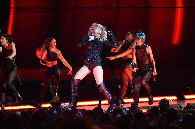 taylor swift performs Photos in toronto 2018