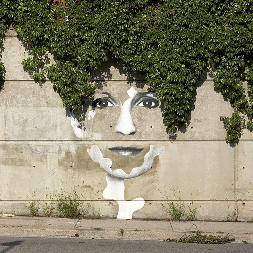 28 Pieces Of Street Art That Cleverly Interact With Their Surroundings - Face of the City, Toronto, Canada