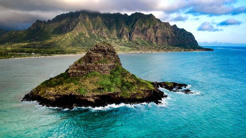 Mokolii islet and Kualoa Mountains