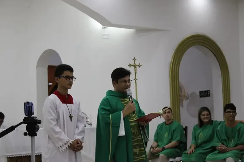 Evangelho de Jesus Cristo Todos os admiravam com ele fazia suas obras