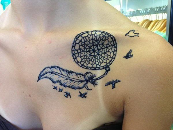 30 Tatuagens para dar um toque de charme a região dos ombros