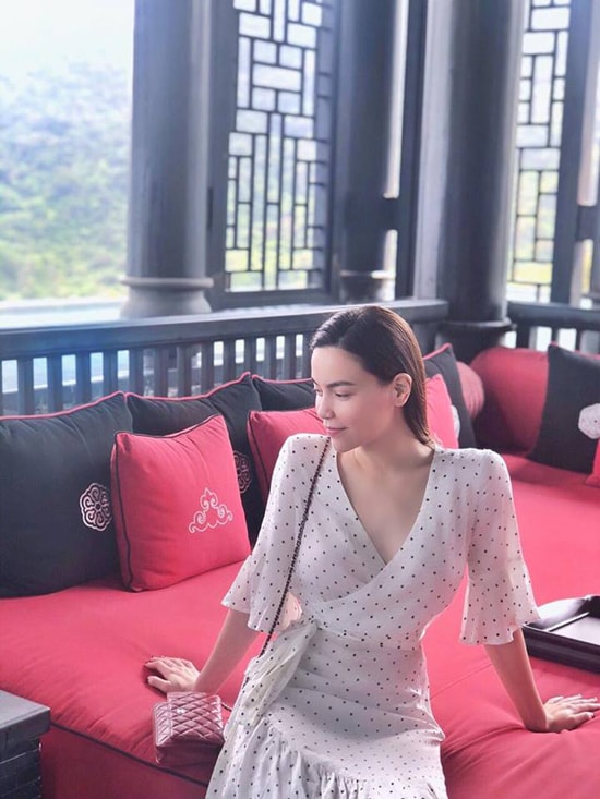 Sao Việt chuộng sắc trắng trong mùa oi nồng - Ảnh 3 Sao Việt chuộng sắc trắng trong mùa oi nồng - Ảnh 3