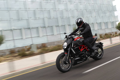 NEW  DUCATI  MOTORCYCLE  2011  DIAVEL  CARBON  FRONT  ACTION  VIEW